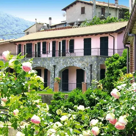 In Castellaro With Communal Pool *