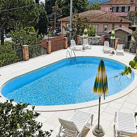 In Castellaro With Communal Pool *