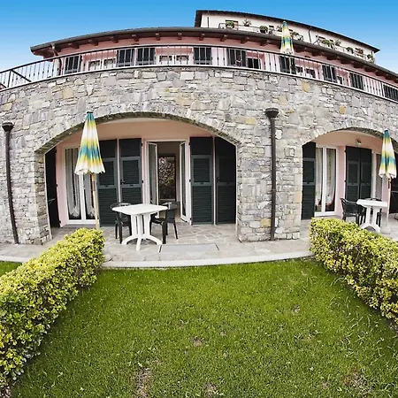 In Castellaro With Communal Pool * Castellaro (Liguria)
