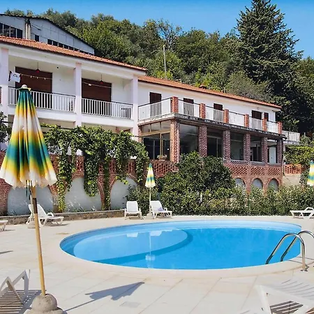 In Castellaro With Communal Pool